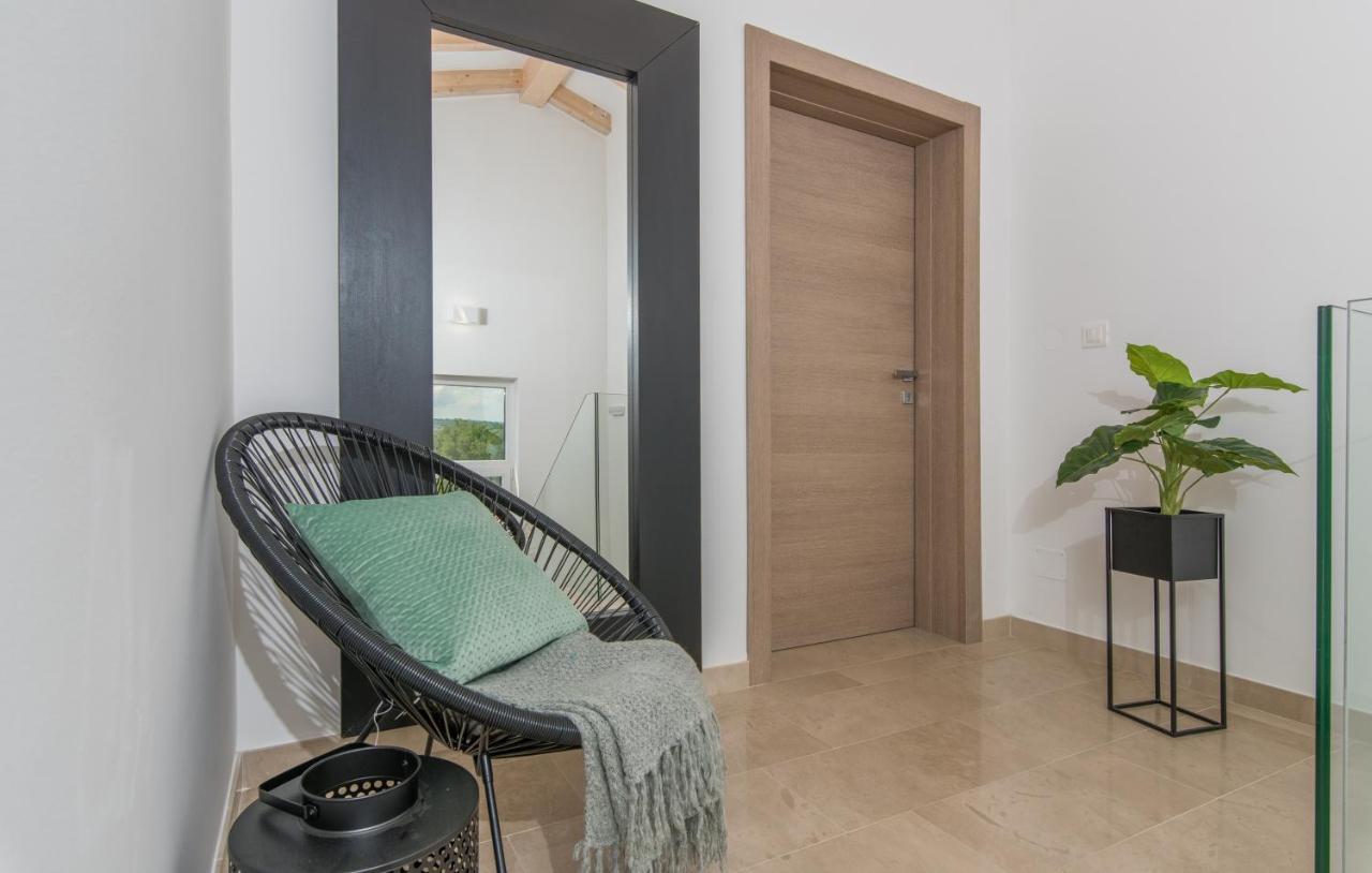 Apart Residence-Galant Ровинь Экстерьер фото