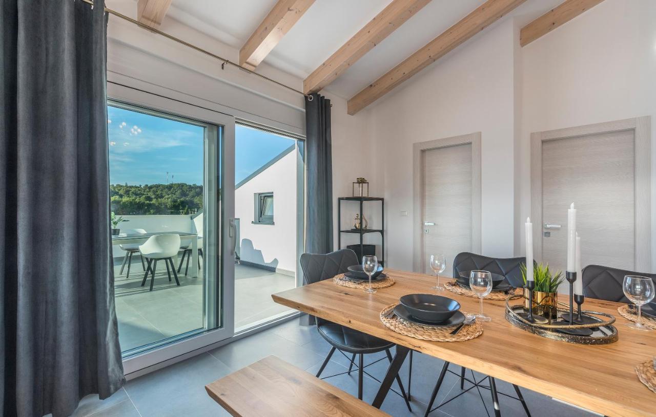 Apart Residence-Galant Ровинь Экстерьер фото