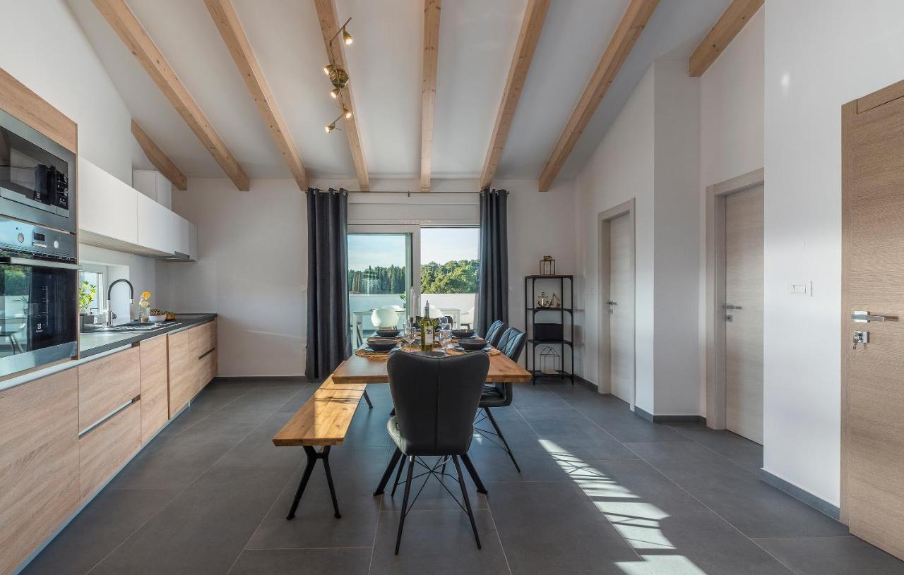 Apart Residence-Galant Ровинь Экстерьер фото