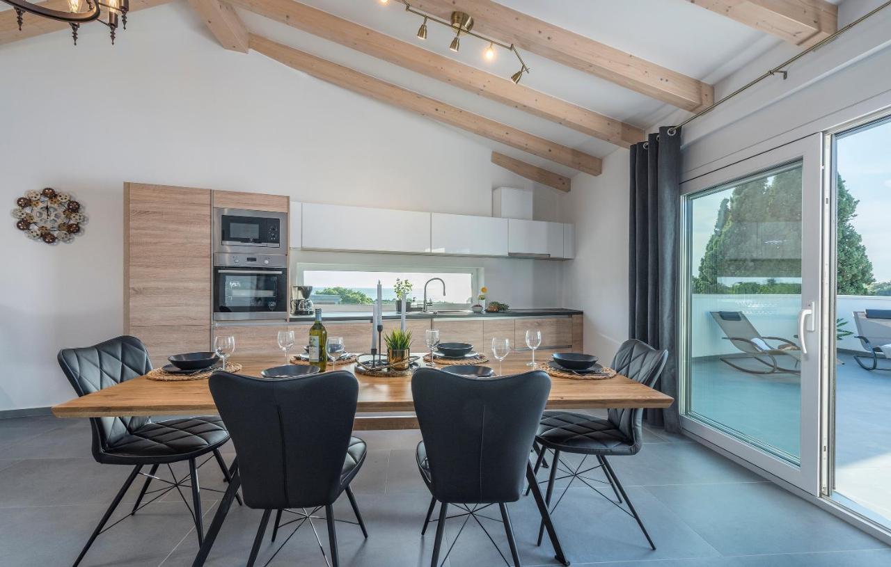 Apart Residence-Galant Ровинь Экстерьер фото