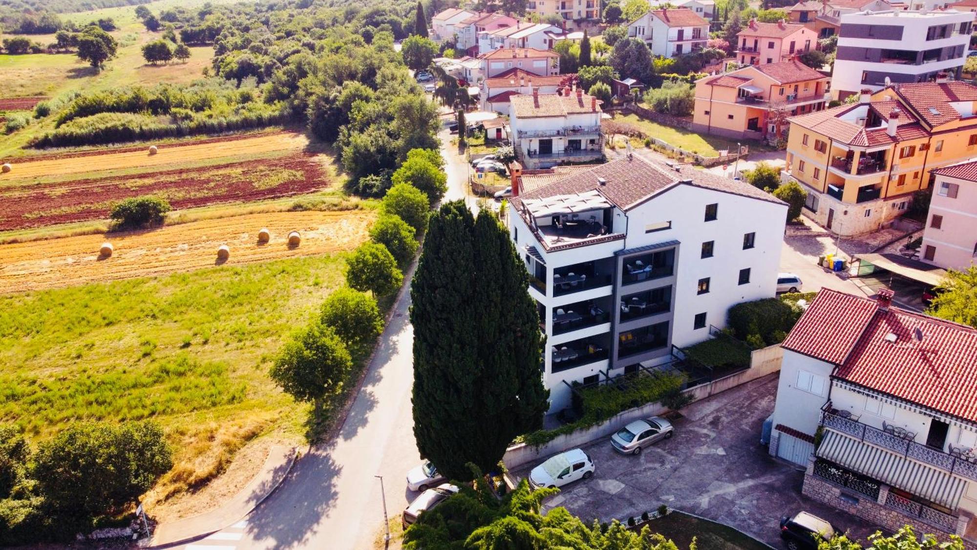 Apart Residence-Galant Ровинь Экстерьер фото