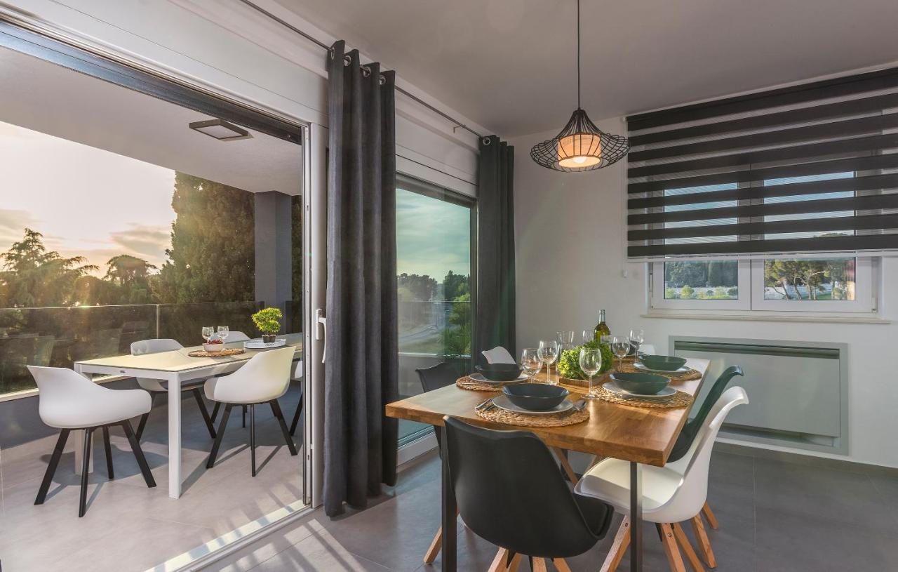 Apart Residence-Galant Ровинь Экстерьер фото