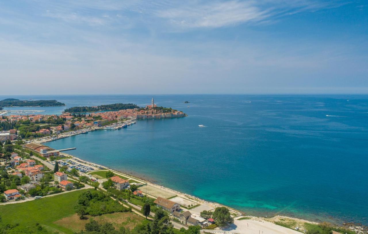 Apart Residence-Galant Ровинь Экстерьер фото