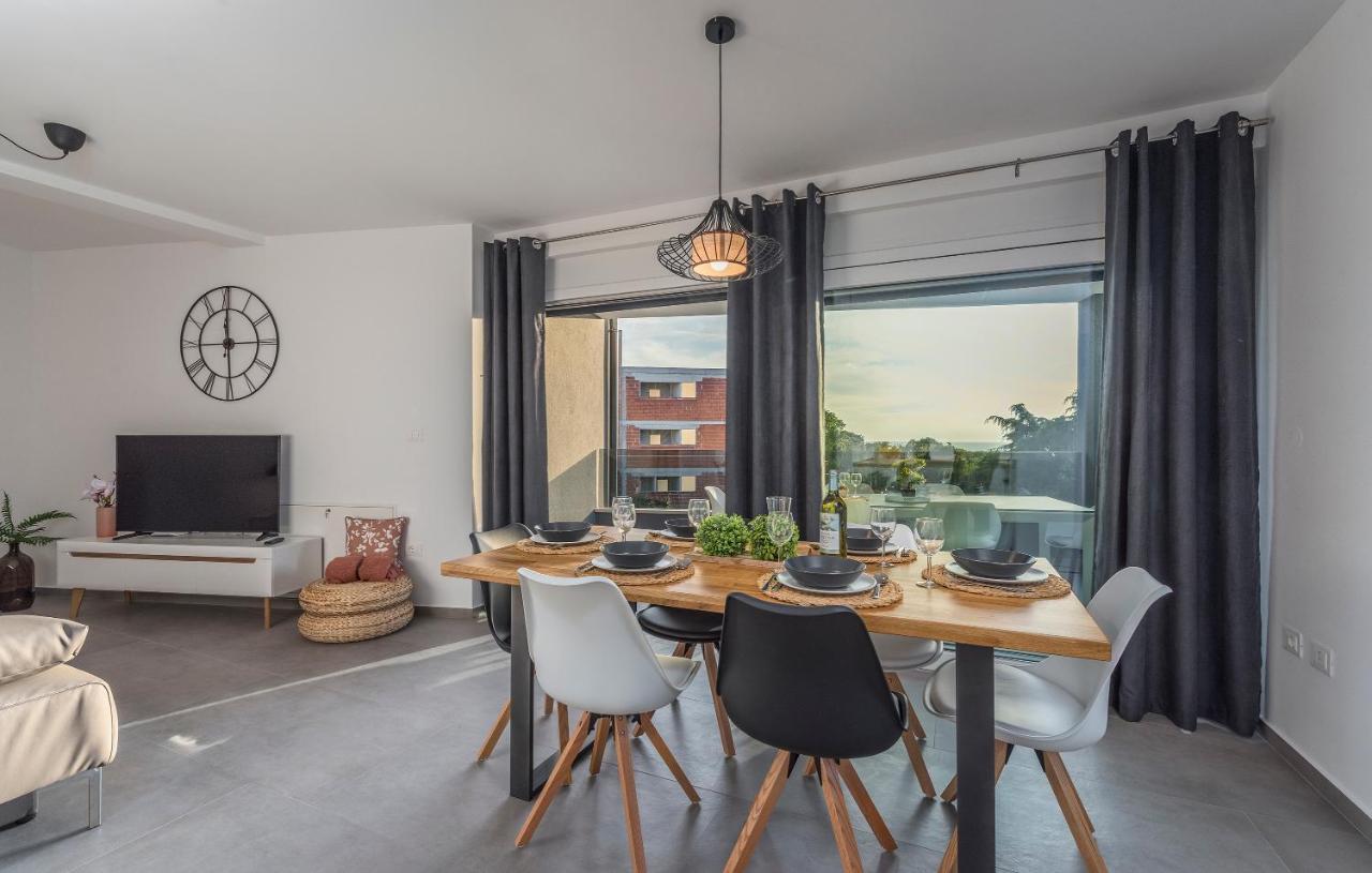 Apart Residence-Galant Ровинь Экстерьер фото