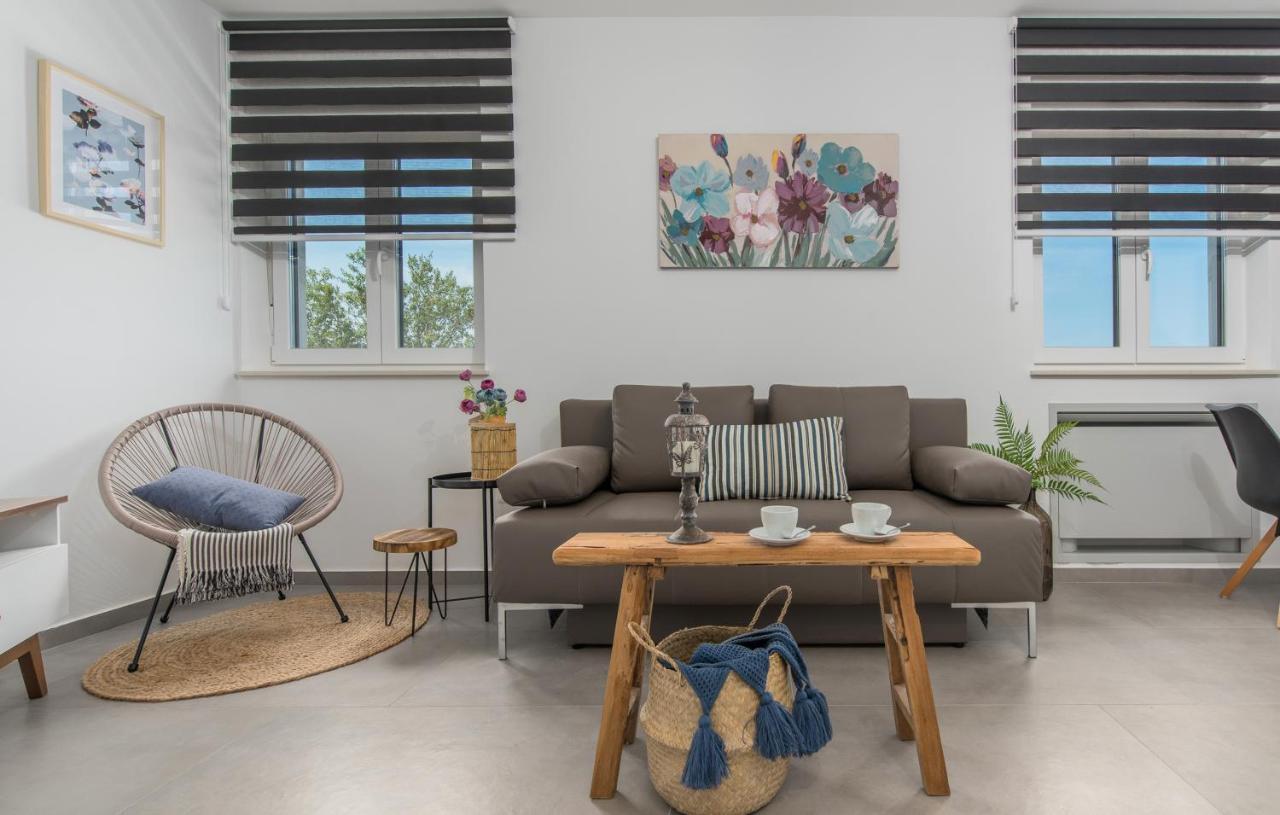 Apart Residence-Galant Ровинь Экстерьер фото