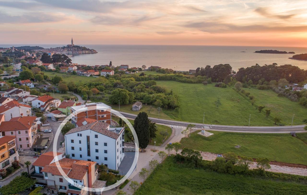 Apart Residence-Galant Ровинь Экстерьер фото