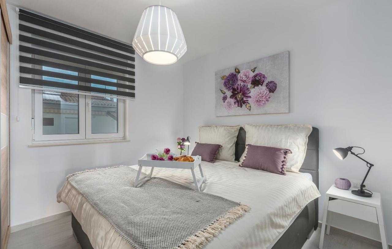 Apart Residence-Galant Ровинь Экстерьер фото